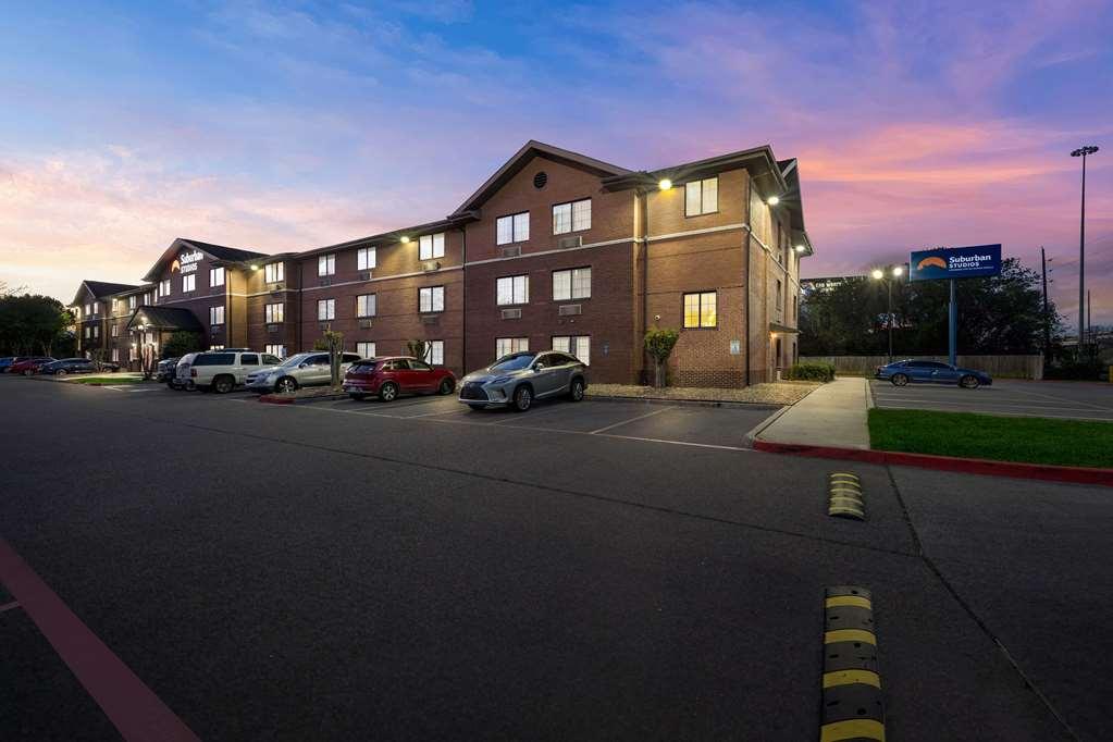 Suburban Studios Houston North I-45 Екстер'єр фото