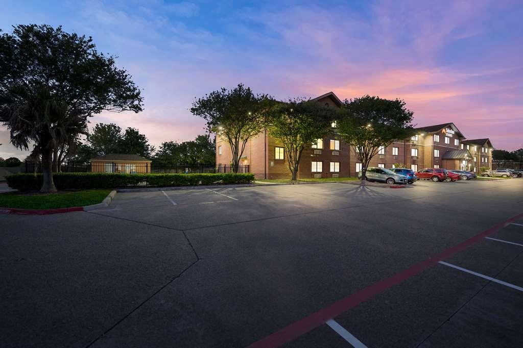 Suburban Studios Houston North I-45 Екстер'єр фото
