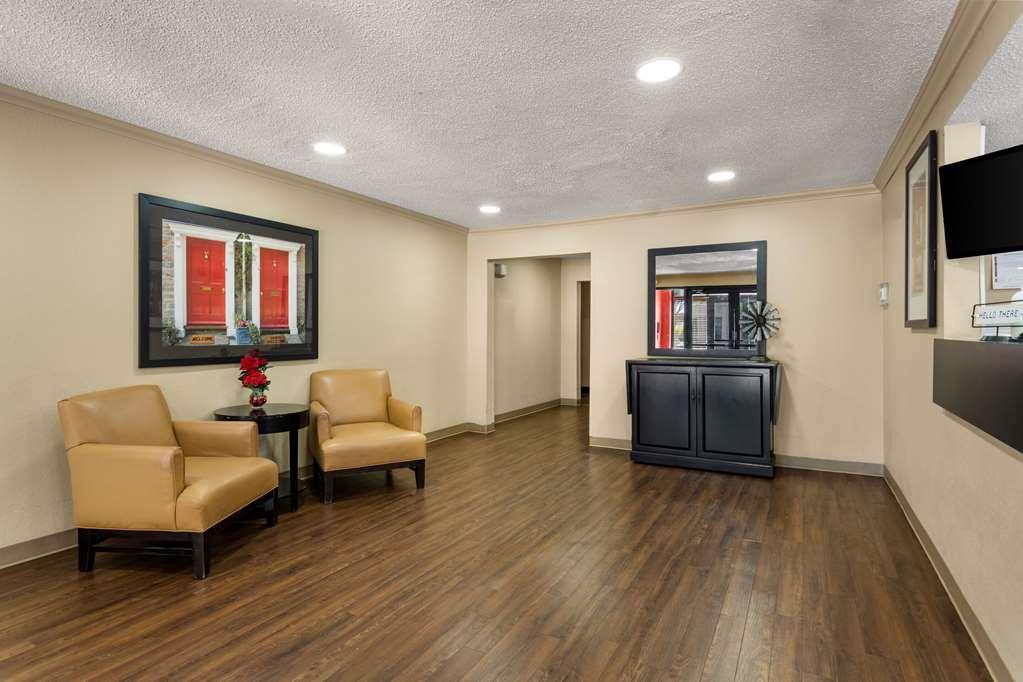 Suburban Studios Houston North I-45 Інтер'єр фото
